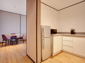 Отель Lemon Tree Hotel Jumeirah Dubai