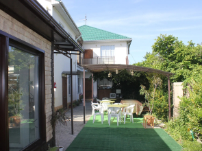 Elina Guest House
