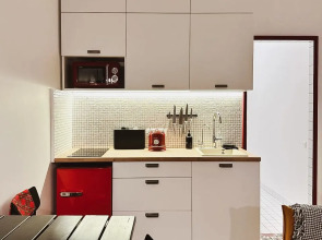 Квартира в тихом дворе с раздельными комнатами и с сауной на Невском