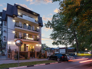 Отель Трианон