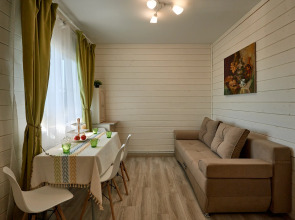 Rodnikova 12 Private house