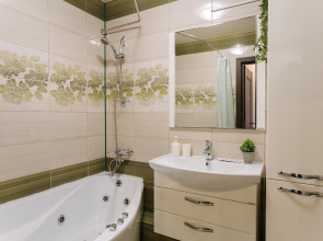 Апартаменты 9 ночей с видом на речку на Коммунальной 1