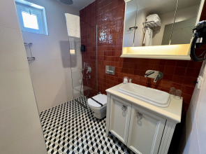 Отель Weingart Suites