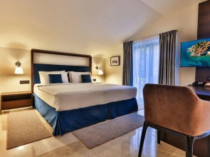 California by Aycon Hotel