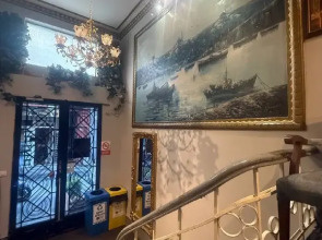 Апартаменты 3BR Flat Old Style 4AC Terrace, Metro