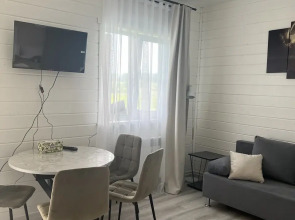 Dvukhkomnatnye V Taunkhause U Svyatogo Istochnika Private house