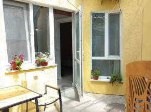 S Dvorikom  Ryadom s Peschanym Plyazhem Flat