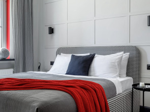 Апартаменты UzorApart Дизайнерская студия на набережной в центре города