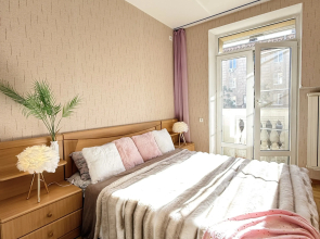 Uyutnaya Dvukhkomnatnaya S Balkonom V Tsentre Goroda Flat