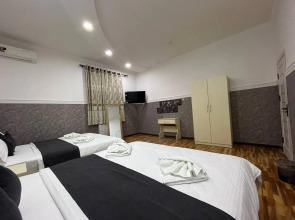 Отель HOME ALONE