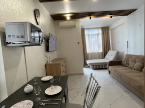 Actor House Apartments