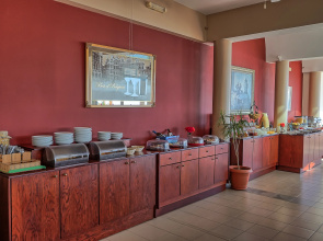 Апартаменты Seafront Beach Hotel