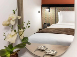 Отель BayMari Suites City Life