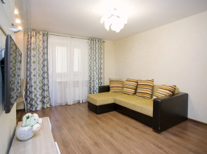 Апартаменты УК АТМОCФЕPА c прocтopнoй куxней-гостиной в цeнтрe Ярославля