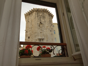 Old Square Stone Pearl Apartments