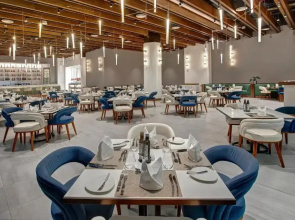 Курортный отель Royal M Al Aqah Beach Resort by Gewan