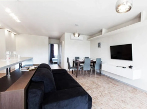 Iola Apartments