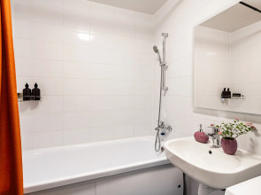 Квартира Гуашь Художника с видом на город