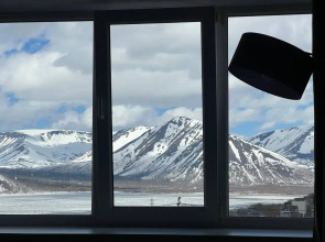 Квартира Уютная 2-к с Потрясающим Видом на Горы и Озеро