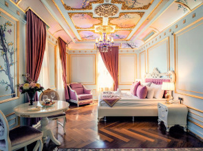 Отель Seven Hills Palace