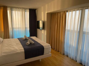 Prekrasnye S Vidom Na More S 34 Etazha Apartments