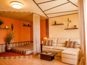Na Irtyshskoy Naberezhnoy 13 Apartments