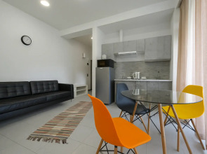 Квартира Студия с витражными окнами с видом на лес и горы