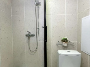 Апартаменты Стильная 2х-уровневая Cтудия рядом с метро Тульская