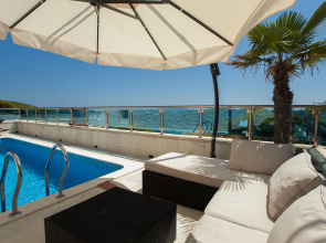 Cintro Apartments