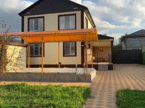 Dvukhetazhny S Basseynom Private House