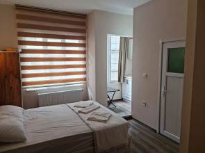 Отель Taksim 52