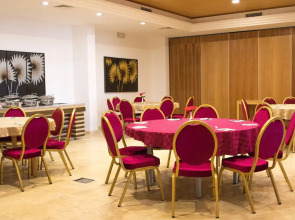 Отель Grand Muthu Forte do Vale