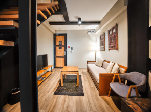 Отель Prince Theatre Heritage Stay