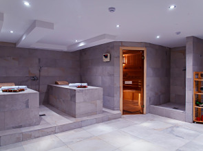 Отель Red Village