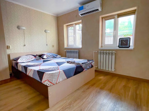 Апартаменты Двухкомнатные с двориком и парковкой