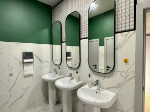 Хостел izzzi hostel Bishkek