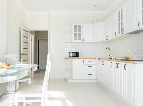 Апартаменты на 17 этаже в светлых тонах с видом на ЖК Тургенев , ФМР, Smart TV, комфорт и стиль by Depart Apart