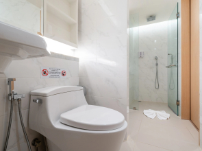 Aristo Beach Resort condo by Roominger Hotel