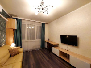 Квартира Трехкомнатная Недалеко от Метро Пражская