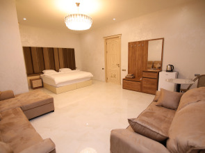 Отель Louvre Home