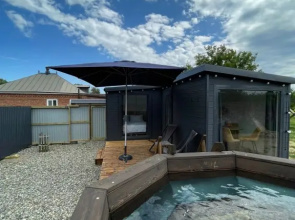 Skandinavskoye Na Dvoikh S Panoramnymi Oknami. Terrasoy I Finskim Bannym Chanom Na Drovakh Bungalow