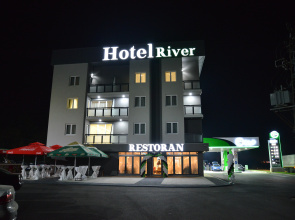 River Hotel