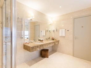 The Grand Gloria Отель