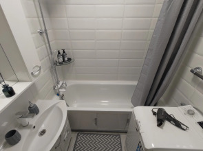 Жилое помещение 2-к квартира у метро Молодежная с яркими закатами