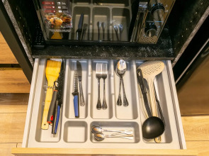 Апартаменты на Большом 13 Два Окна в Спальне