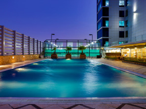 Отель La Suite Dubai Hotel & Apartments
