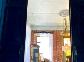 Апартаменты Дом с витражом