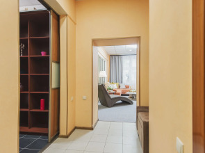 Квартира GM Apartments Стильная Трехкомнатная в центре рядом с МХАТ