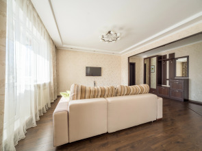 Квартира Тёплая солнечная возле БЦ Первая Башня