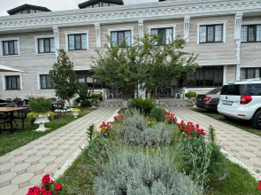 Lucette Guest House